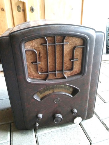 Schönes altes röhrenradio - schönes,
